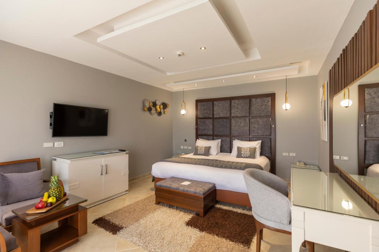 Sunrise Crystal Bay Resort -Grand Select (Adults Only) Hurghada Exterior photo A bedroom at the hotel