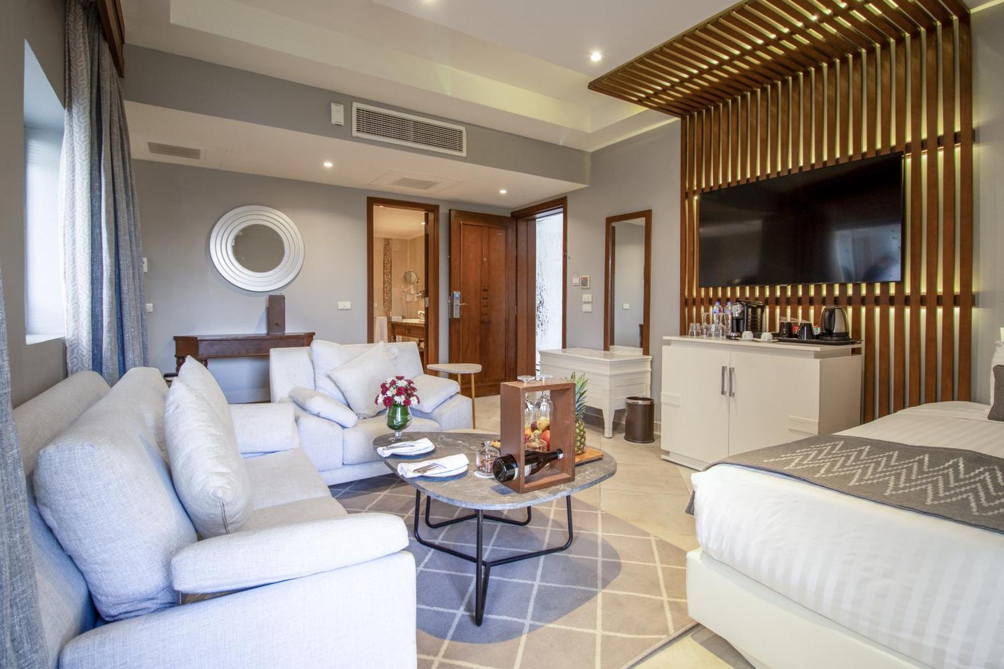 Sunrise Crystal Bay Resort -Grand Select (Adults Only) Hurghada Exterior photo Suite at the hotel