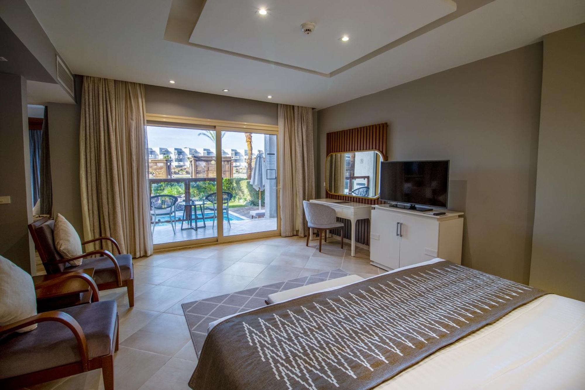 Sunrise Crystal Bay Resort -Grand Select (Adults Only) Hurghada Exterior photo A room at the hotel