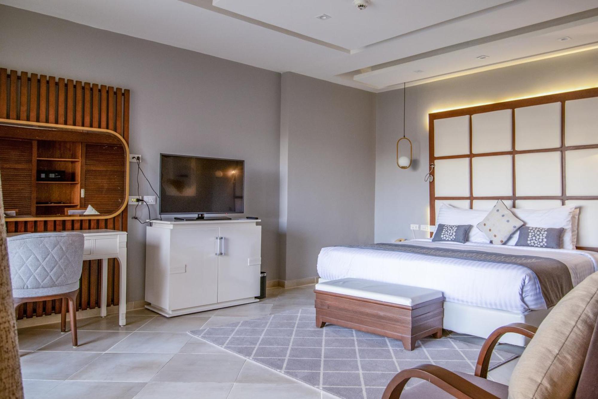 Sunrise Crystal Bay Resort -Grand Select (Adults Only) Hurghada Exterior photo A bedroom at the hotel